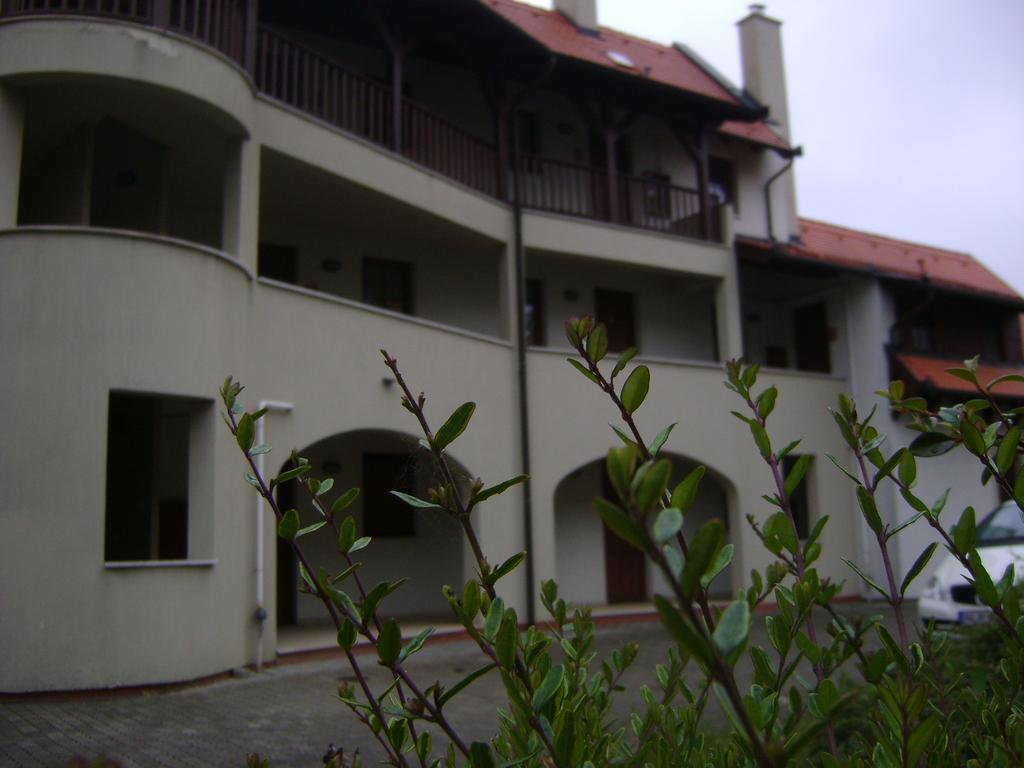 Arnyas Lakopark Hotel Alsopahok Luaran gambar